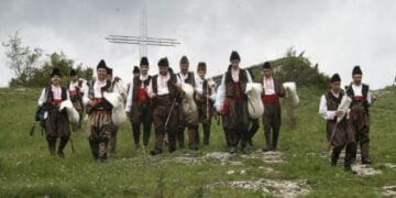 101 каба гайди откриват Световното по футбол в зала „Христо Ботев“