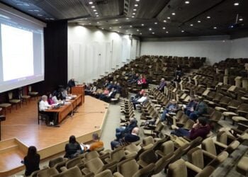 Местният парламент заседава извънредно днес