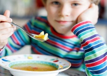 БЧК осигурява топъл обяд за 40 деца във варненско село