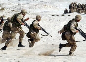 Нови каски и бронежилетки ще получи личния състав на Сухопътните войски