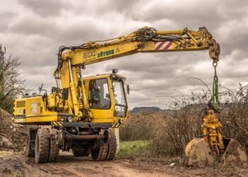 Двама загинали при изкопни работи в Перник