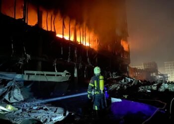 Трима души са загинали при ракетен обстрел срещу Киев