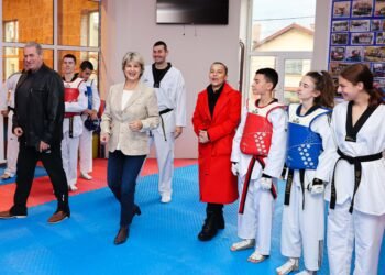 Министър Весела Лечева обсъди проблемите на спорта в община Своге