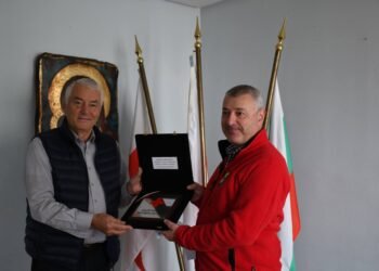 БЧК награди планинските спасители и доброволци, участвали в акцията по издирване на 12- годишния Александър
