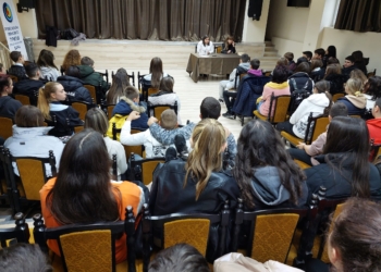 Има ли наказателна отговорност при агресия в училище и на улицата, попитаха ученици от Варна в часовете по правосъдие