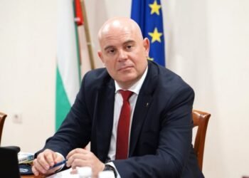 Гешев за отстраняването си: Ще изчакам решенията на Радев и на КС