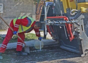 Извършват рехалибитация на улици в петте района на града
