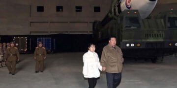 Ким Чен - ун показа дъщеря си