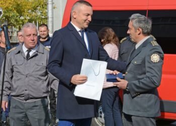 Наградиха спасителя от пламналия влак старши инспектор Върбан Петков