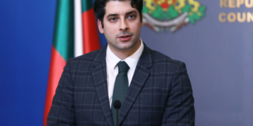 Министър Пеканов: Държавата не е пред фалит