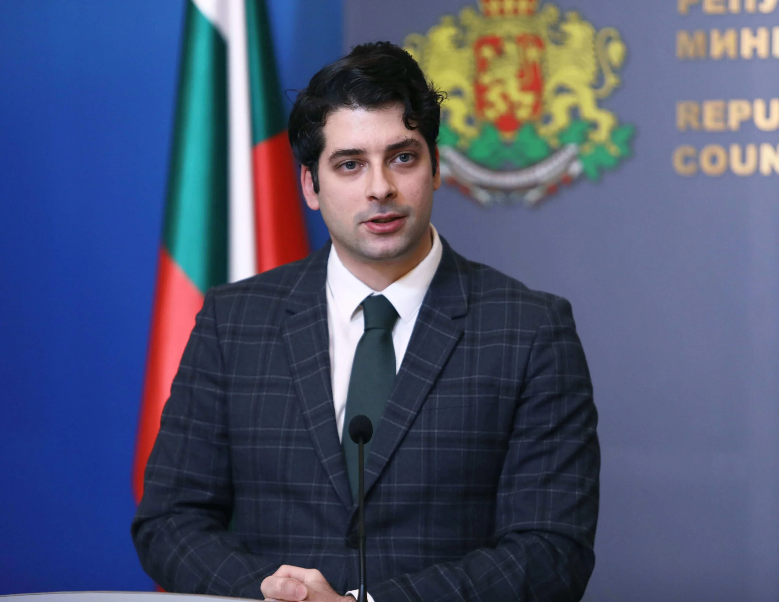 Министър Пеканов: Държавата не е пред фалит