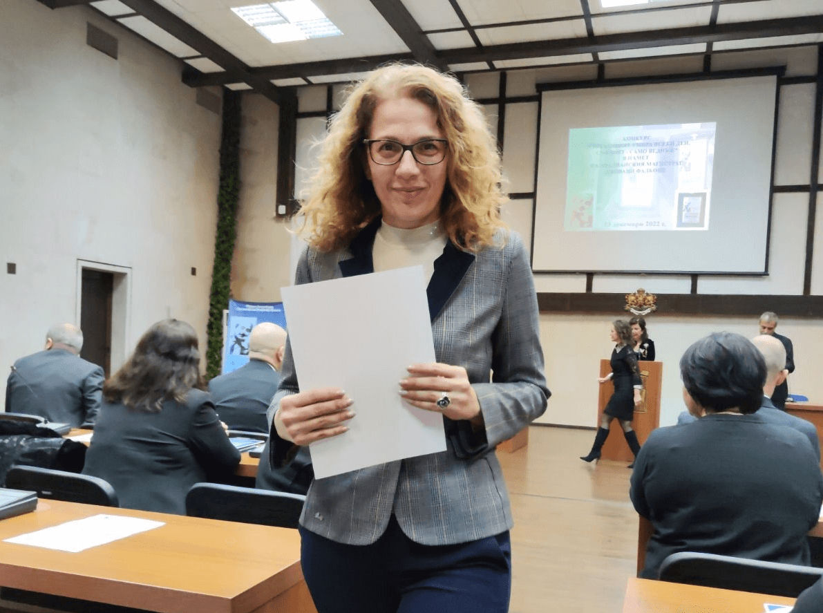 Прокурор Валентина Дачевска от Окръжна прокуратура – Варна получи награда от конкурса „Страхливият умира всеки ден, смелият – само веднъж“