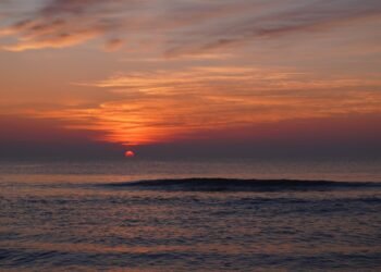 Продължава издирването на мъжа, който скочи от Аспарухов мост в морето! Обичан пожарникар е! Близките му се надяват на Коледно чудо!