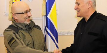 Стоянов към украйнския министър на отбраната: България не признава анексирането на суверенни украински територии