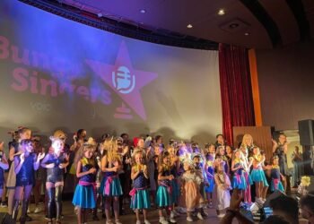 ВА “Бънджи сингърс” с Коледен концерт- спектакъл “Магията на Коледа” днес във Варна