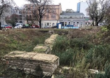 След сигнал на СайтЪТ: Община Варна почисти незабавно уникално място, превърнато в блато и сметище! Арх. Бузев обясни защо се бави изграждането на археологическия комплекс!