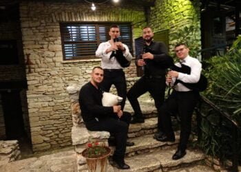 Най-българският инструмент с космическо звучене свърза четири талантливи момчета от Варна във формация “ГайдарЪ”