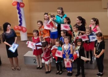 Турнирът по акробатичен рокендрол за купа „Коледна звезда” във Варна вдигна адреналина на публиката