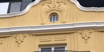 Арх. Бузев: Щастлив съм, че в моя живот видях Катедралата в пълната й прелест! Успешен проект е вграждането на култовата фасада с папагалите в модерна сграда!