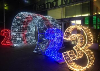 Честита нова 2023 година, българи!