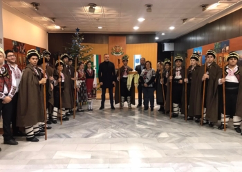 Прекрасни коледари гостуваха в Община Варна! Заредиха с енергия, нарекоха за здраве и благоденствие!