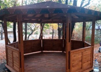 Изградиха нова беседка във Варна за Международния ден на хората с увреждания