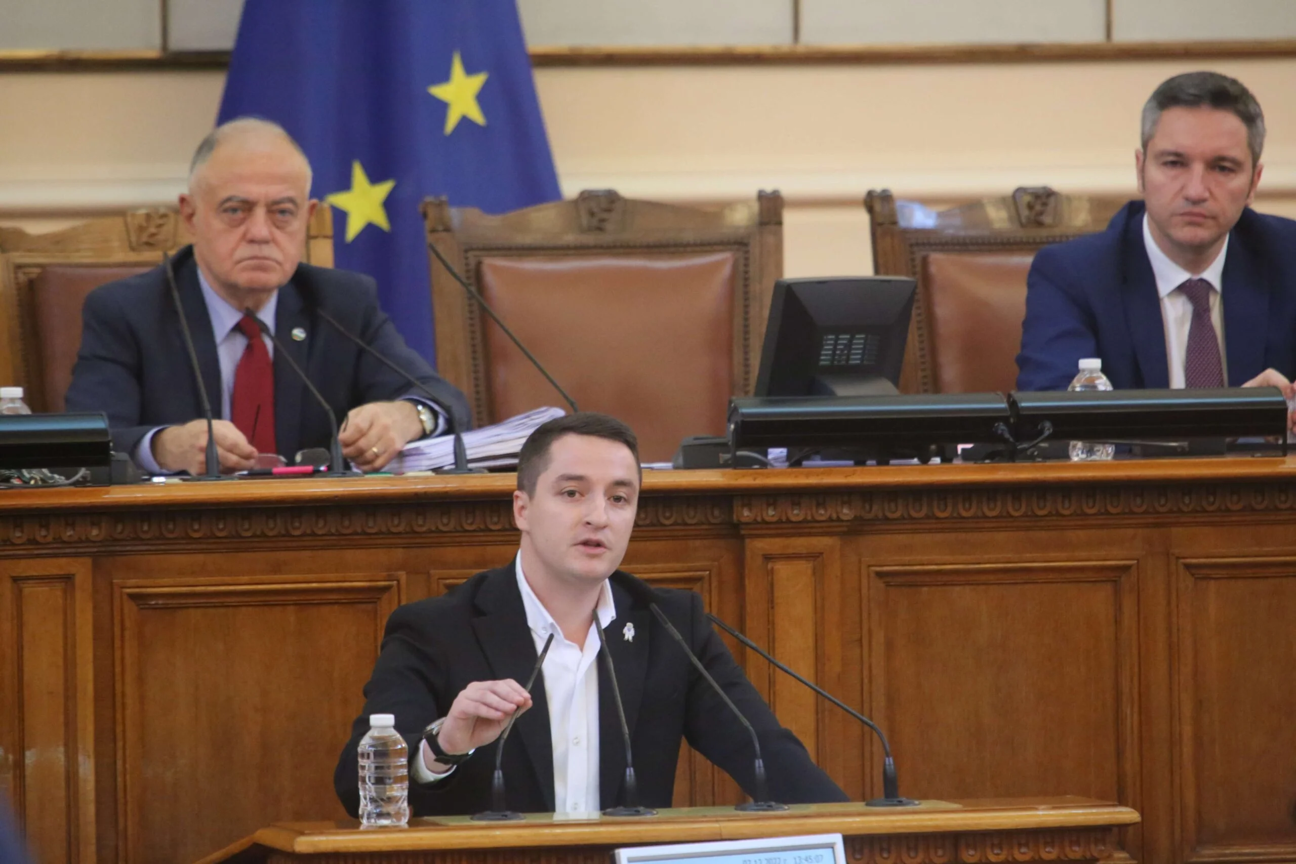 Изключиха Явор Божанков от ПГ на БСП