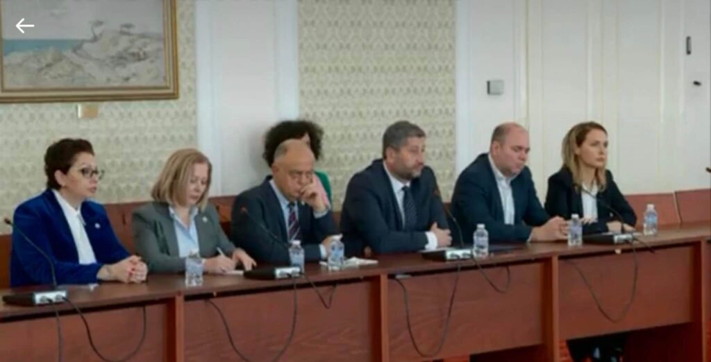 ДБ към Габровски: Няма да подкрепим мандата, но ще работим с Вас, ако съставите правителство