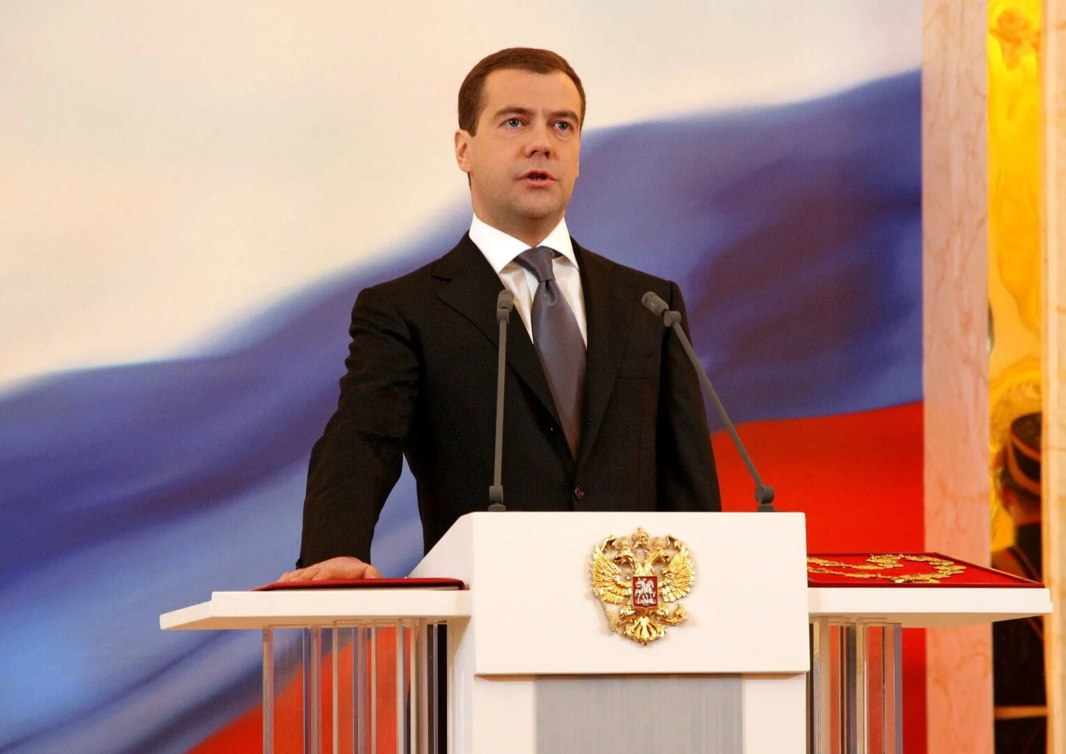 Медведев: Оръжейните доставки за Украйна създават заплаха от глобална ядрена катастрофа