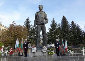 ВВМУ „Н. Вапцаров“ чества своя патронен празник