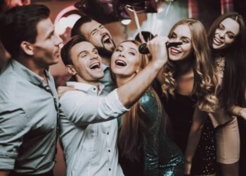 Студентите празнуват днес! Ректорът на ИУ-Варна с вълнуващ поздрав!