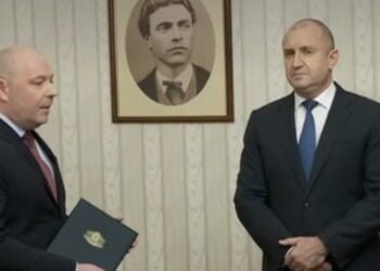 Народното събрание гласува кабинета „Габровски”