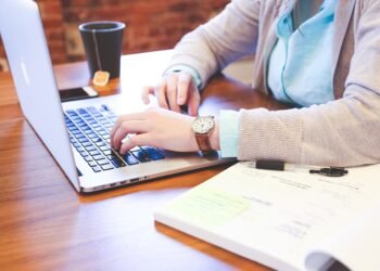 Мъжете във Варна по-активни в интернет