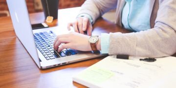 Мъжете във Варна по-активни в интернет