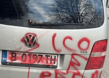 Цинизми бяха изписани по коли в Аксаково