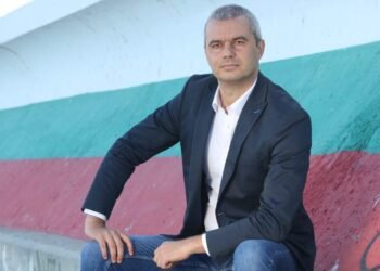 Костадинов: В замяна на въздушен и воден Шенген България се е съгласила да приеме обратно нелегални емигранти