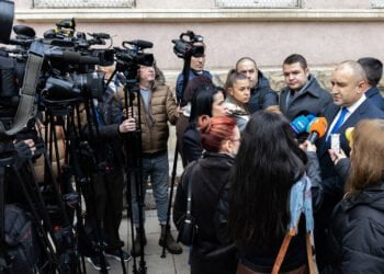 Румен Радев: Всяка институция в своите действия и всяка партия в своето говорене трябва стриктно да се придържат към закона