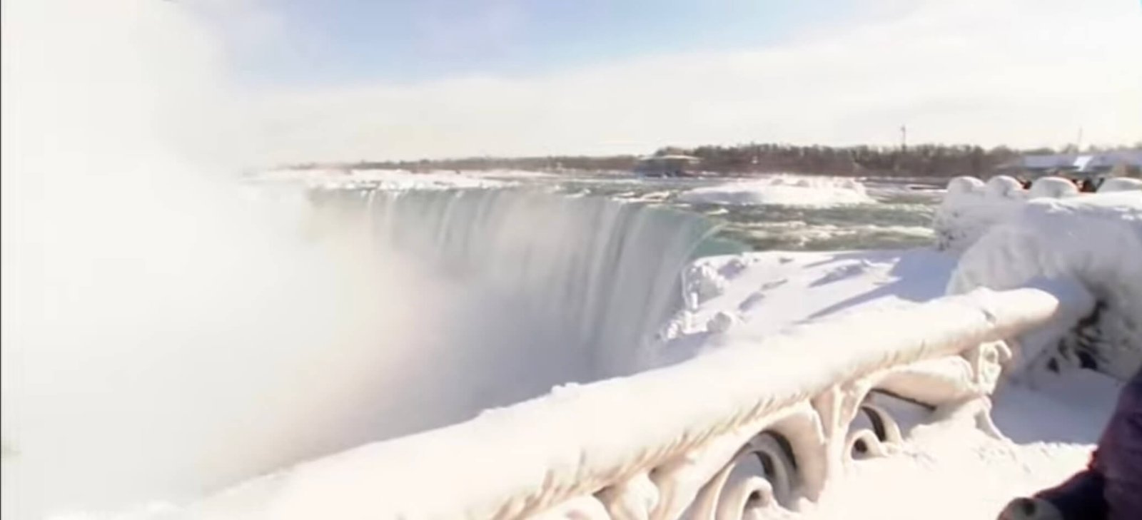 Ниагарският водопад замръзна (ВИДЕО)