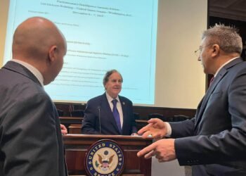 Участва в Интерпарламентарния форум по разузнаване и сигурност