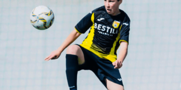 17-годишният Виктор Пенев стана най-младият треньор по футбол у нас