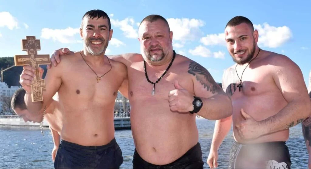 Йордан Савов извади кръста на Богоявление в кв. "Аспарухово"