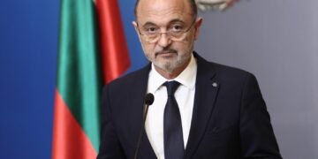 Министър Асен Меджидиев: Към момента двадесет и шест мигранти остават за лечение в УМБАЛ „Проф. д-р Стоян Киркович“