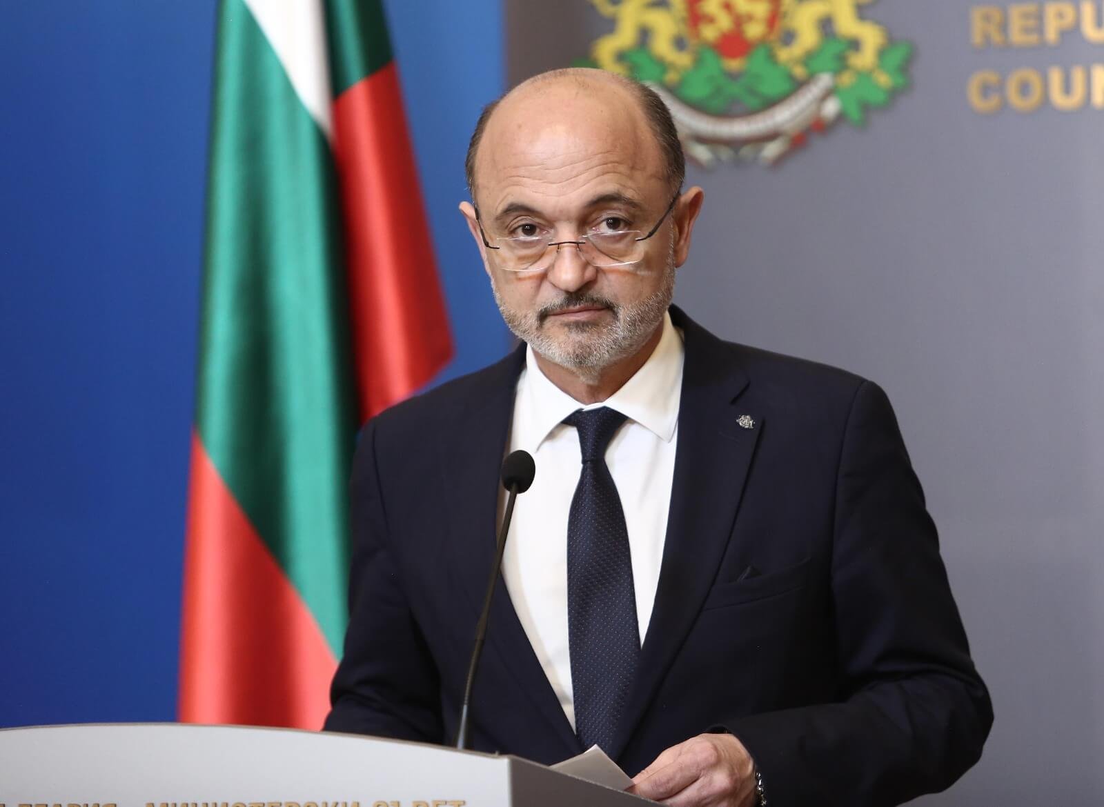 Министър Асен Меджидиев: Към момента двадесет и шест мигранти остават за лечение в УМБАЛ „Проф. д-р Стоян Киркович“