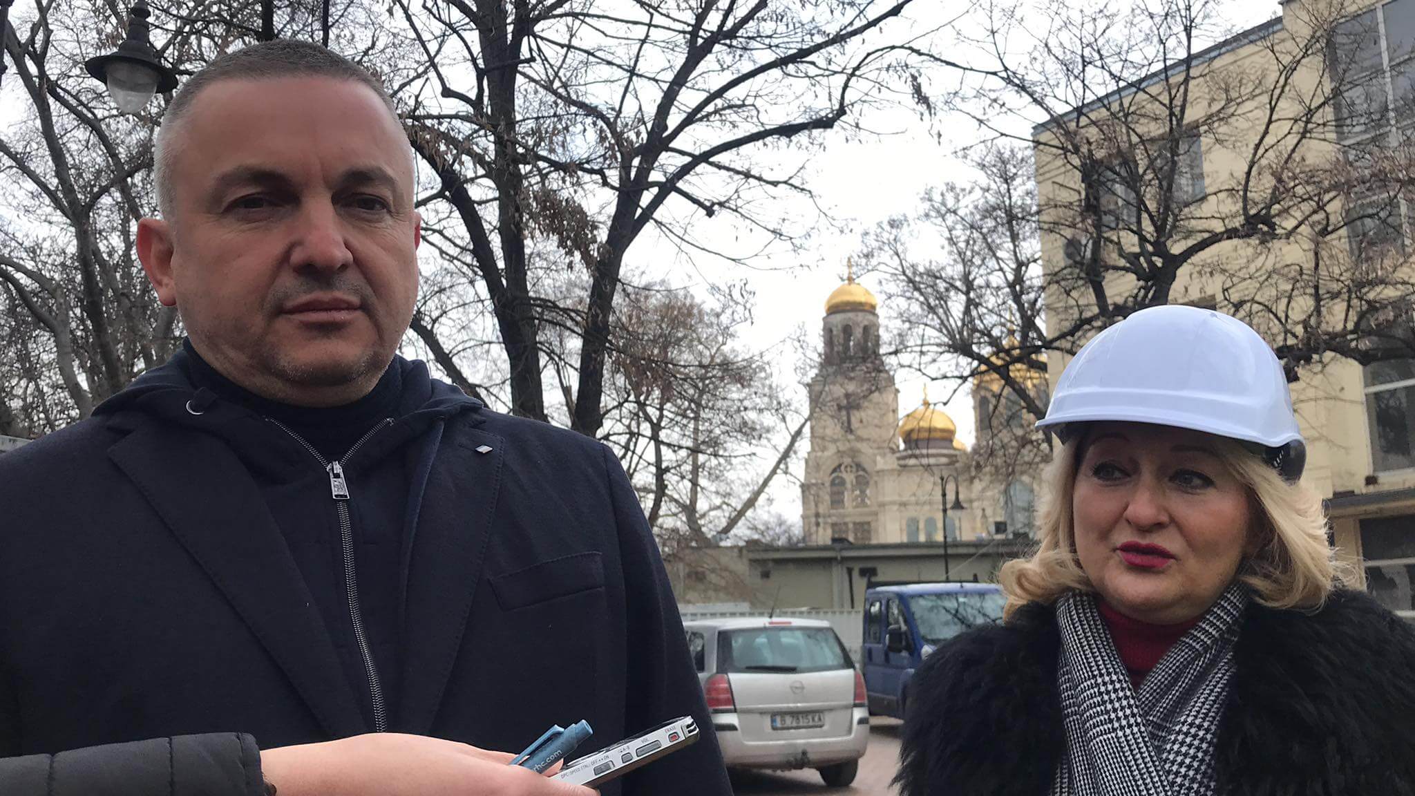 Багер превзема сцената на варненския театър, ремонтът приключва до края на годината (ВИДЕО)