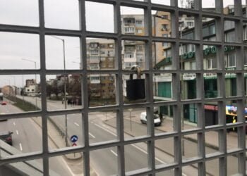 Пасарелка по бул. “Левски” се превръща в ново място за заключена любов