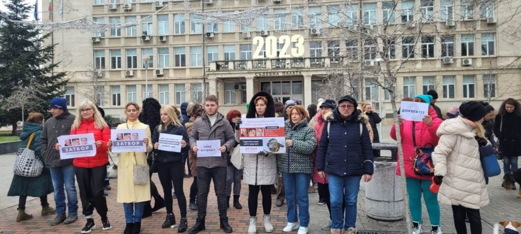 Варненци на протест срещу насилието над животни: Човек, който изпитва удоволствие да измъчва животни е чист психопат! (ВИДЕО)