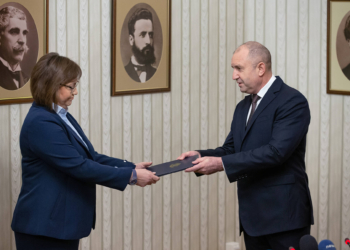 https://thesite24.net/korneliya-ninova-prezidentat-predade-soczialistite-i-s-vrachvaneto-na-mandata-se-opita-da-si-gi-varne/
