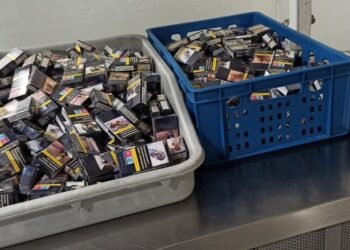 Митнически служители на Летище Варна откриха близо 3000 кутии цигари в багаж на петима пътници