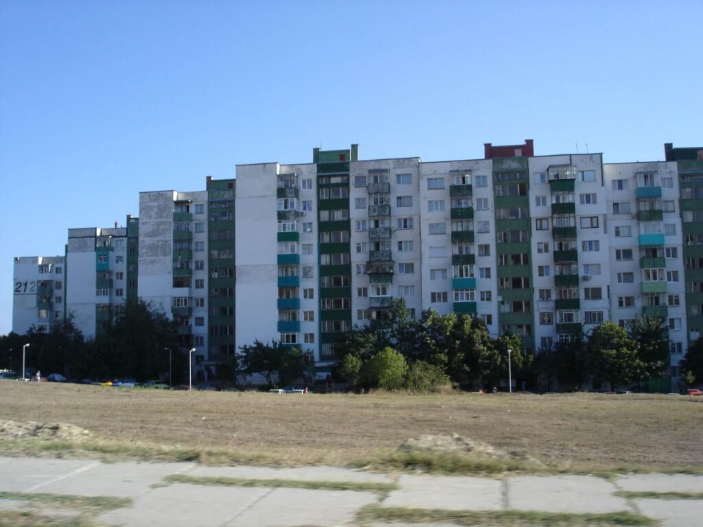 Деца на 10-12 години обикалят посред нощ в „Кайсиева градина“ и тероризират жителите на квартала