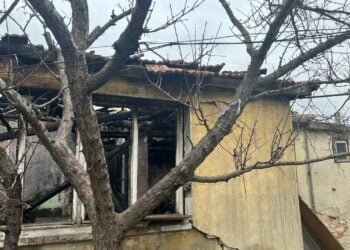 Възрастен мъж изгуби съпругата и дома си при пожар във Варна - нека му помогнем!